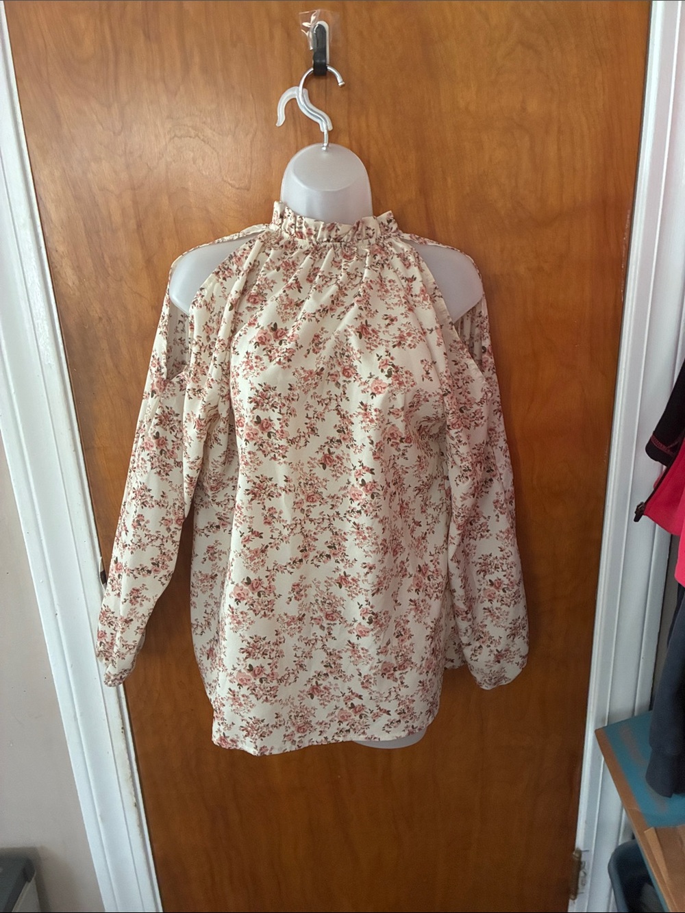 Cold-Shoulder Floral Blouse in Cream and Rose